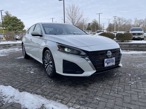 Used 2023 Nissan Altima 2.5 SV image 7
