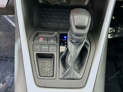 Used 2022 Toyota RAV4 XLE w/ Convenience Package image 20