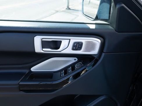 Used 2023 Ford Explorer Platinum w/ Technology Package image 18