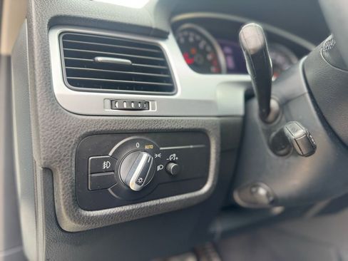 Used 2013 Volkswagen Touareg Hybrid image 27