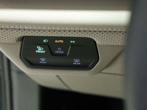 New 2026 Volkswagen Atlas SE FWD image 28
