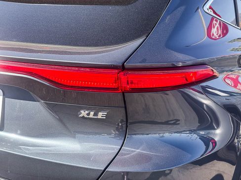 Certified 2023 Toyota Venza XLE image 8