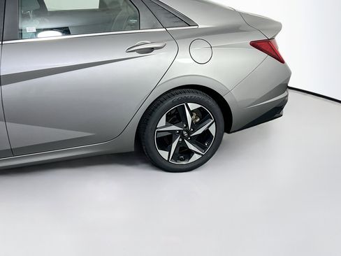 Used 2023 Hyundai Elantra Limited image 31