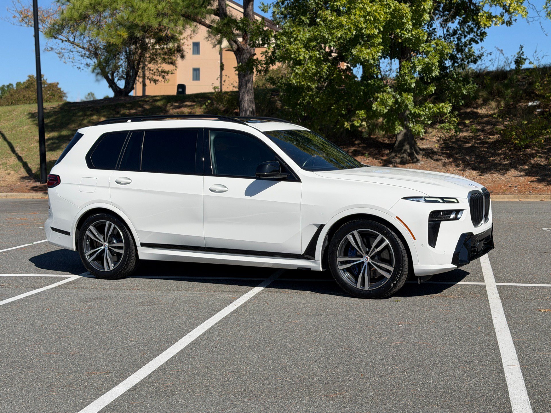 Used 2023 BMW X7 M60i AWD/4WD image 15