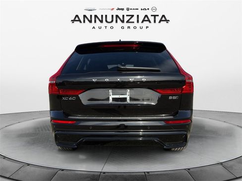 Used 2024 Volvo XC60 B5 Core w/ Protection Package Premier image 4