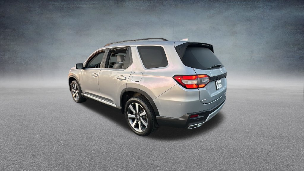 Used 2023 Honda Pilot Touring image 7