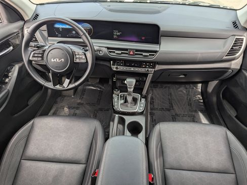 Certified 2025 Kia Seltos EX w/ EX Sunroof Package image 12