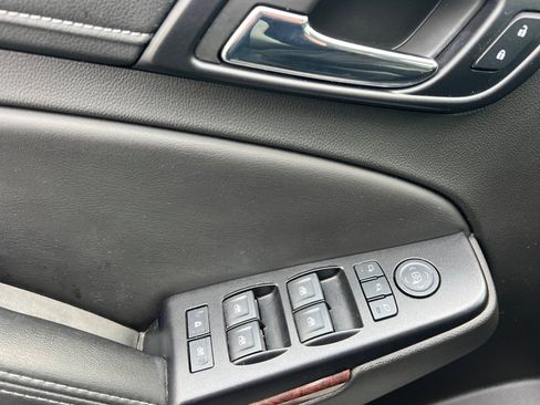 Used 2018 GMC Yukon SLT w/ Open Road Package image 8