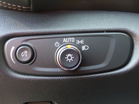 Used 2025 Chevrolet Blazer LT image 23