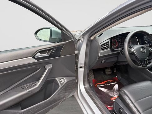 Used 2021 Volkswagen Jetta SE FWD image 11