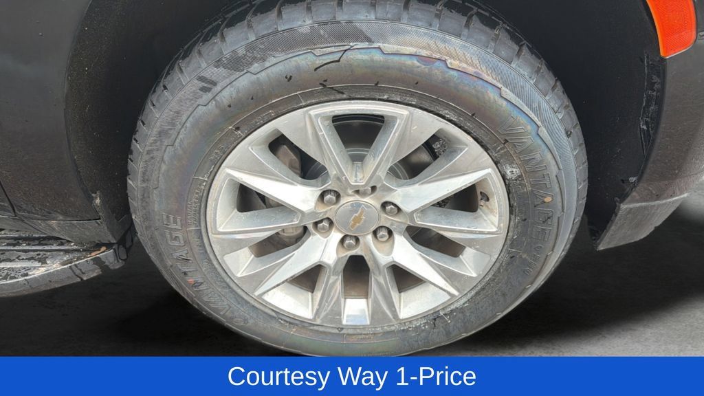 Used 2023 Chevrolet Suburban Premier RWD image 12