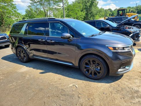 Used 2023 Kia Carnival SX Prestige FWD image 1