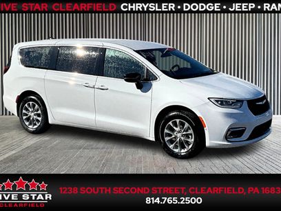 New 2026 Chrysler Pacifica Select