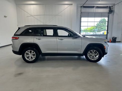 Used 2024 Jeep Grand Cherokee Limited AWD/4WD image 4
