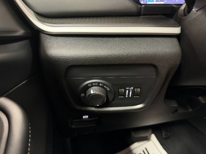 Used 2024 Jeep Grand Cherokee Altitude AWD/4WD image 19