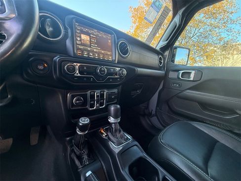 Used 2022 Jeep Wrangler Unlimited Sahara image 15