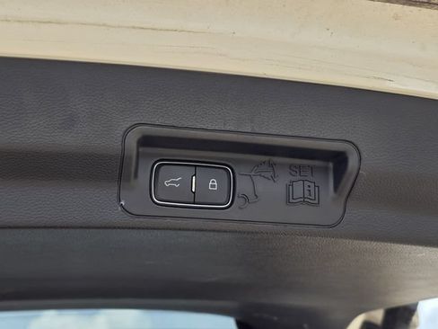 Used 2020 Ford Explorer XLT w/ Equipment Group 202A AWD/4WD image 31