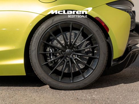 Used 2025 McLaren Artura Spider image 19