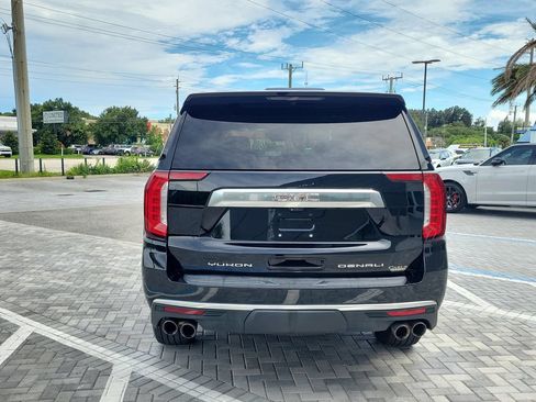 Used 2021 GMC Yukon Denali w/ Denali Premium Package AWD/4WD image 4