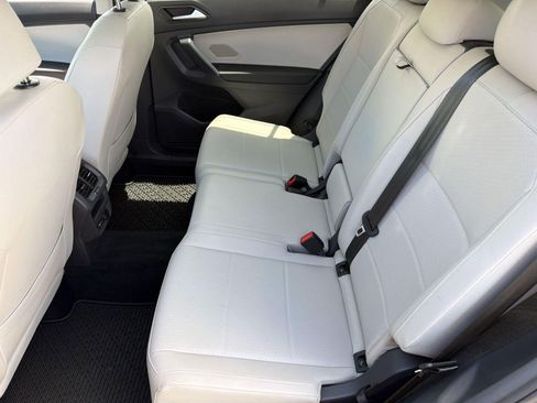 Used 2021 Volkswagen Tiguan SEL w/ 2-Row Tiguan MDO Package AWD/4WD image 14