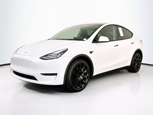 Used 2023 Tesla Model Y Long Range image 3