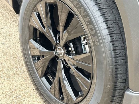 Used 2023 Nissan Rogue SV w/ SV Premium B Package image 10