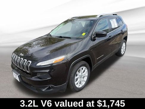 Used 2015 Jeep Cherokee Latitude w/ Cold Weather Group FWD image 3