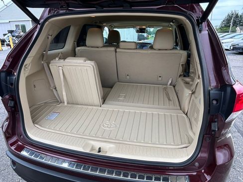 Used 2018 Toyota Highlander XLE AWD/4WD image 19