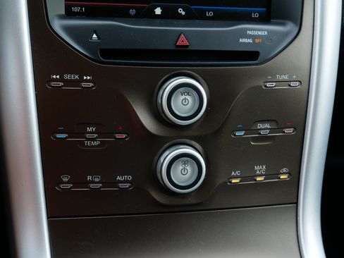 Used 2013 Ford Edge SEL FWD image 23