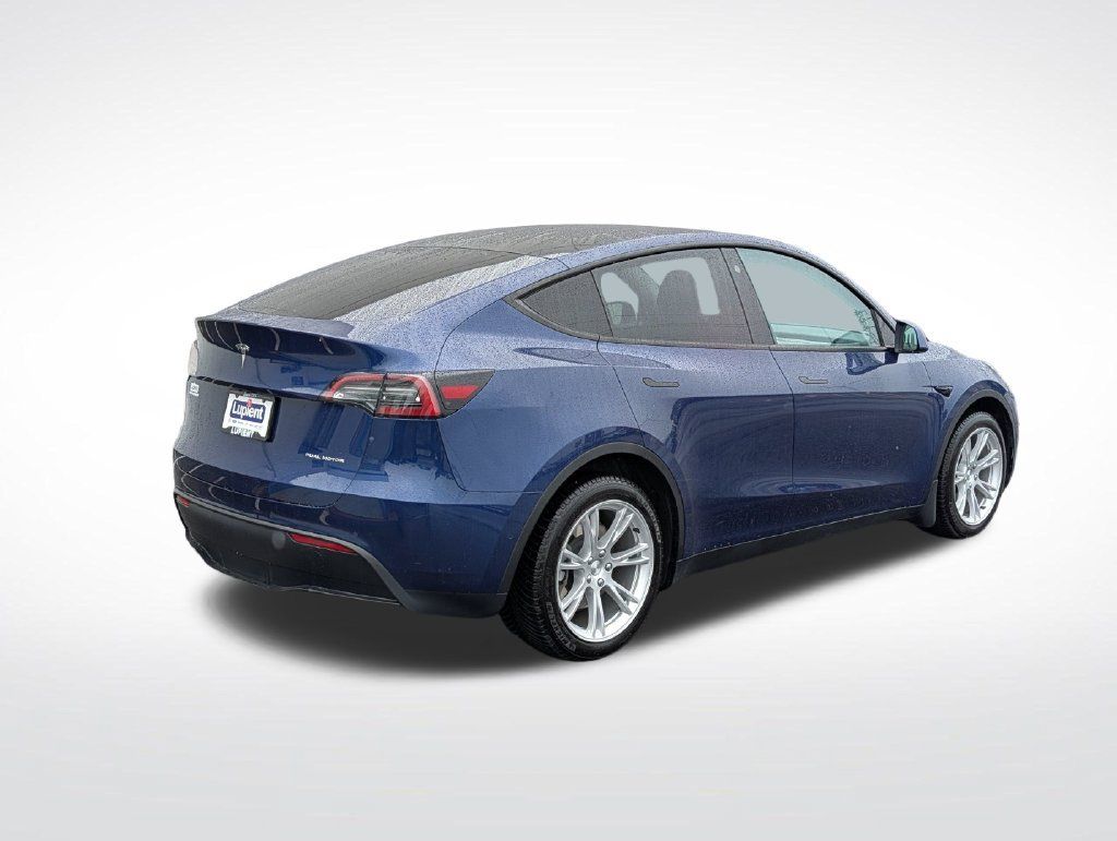 Used 2022 Tesla Model Y Long Range AWD/4WD image 3