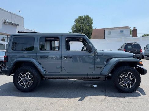 New 2026 Jeep Wrangler Unlimited Sahara AWD/4WD image 8
