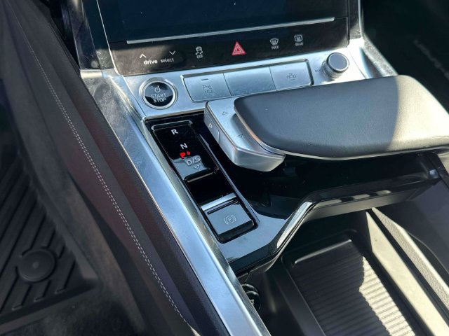 Used 2021 Audi e-tron Premium Plus w/ Premium Plus Package AWD/4WD image 34