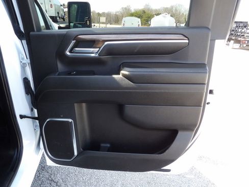 Used 2024 Chevrolet Silverado 2500 LT w/ Convenience Package image 36