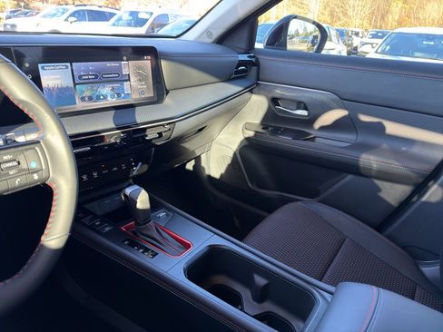 Certified 2025 Nissan Kicks SR image 22