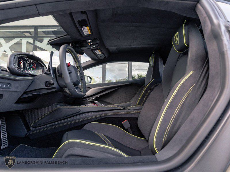Used 2025 Lamborghini Revuelto AWD/4WD image 23