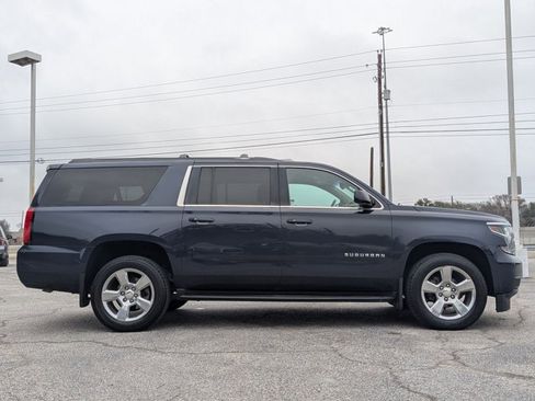 Used 2017 Chevrolet Suburban LT w/ Luxury Package image 4