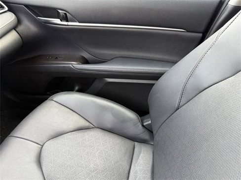Used 2022 Toyota Camry XSE image 27