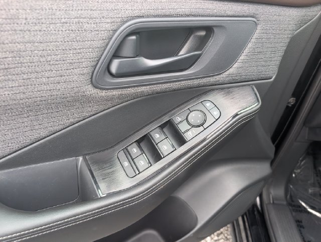 Used 2022 Nissan Rogue S FWD image 19
