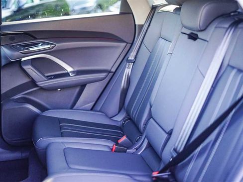 New 2025 Audi Q5 Premium image 18