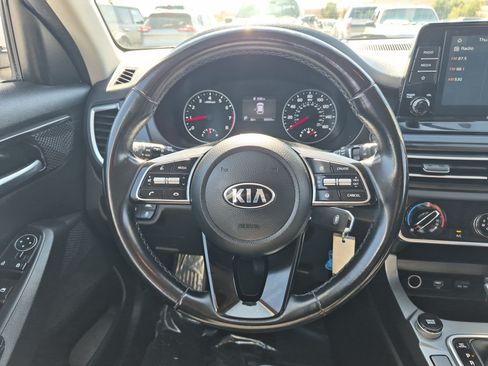 Used 2021 Kia Seltos S FWD image 16