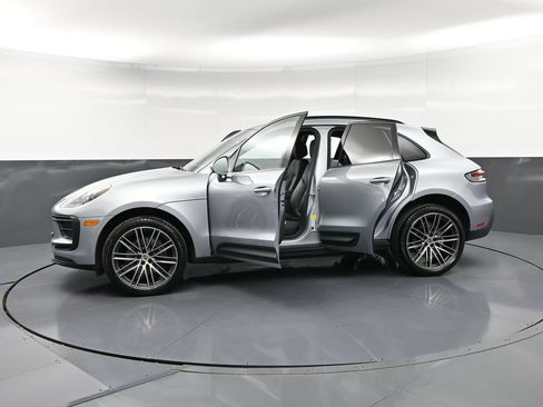 Certified 2026 Porsche Macan AWD/4WD image 35