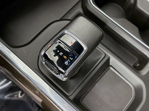 Used 2022 Chevrolet Silverado 1500 LT Trail Boss w/ LT Trail Boss Premium Package AWD/4WD image 16