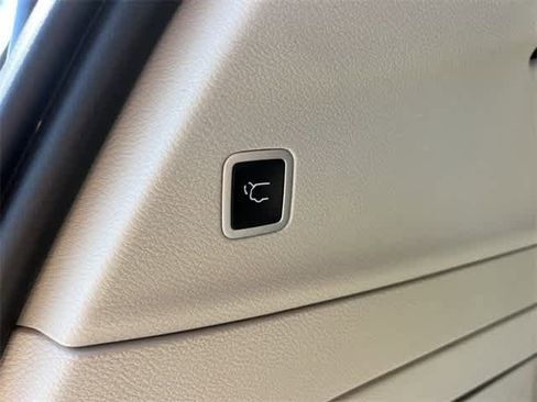 Used 2021 Chrysler Pacifica Limited w/ Uconnect Theater Family Group image 33