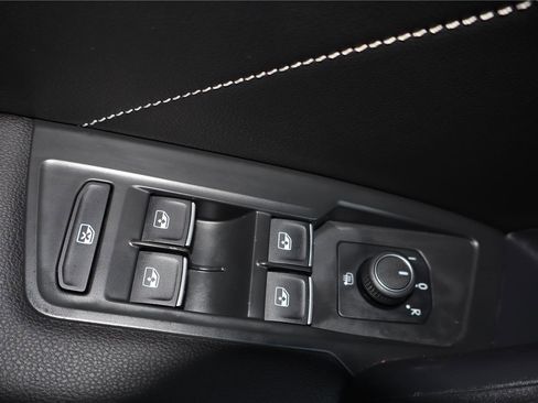 Used 2023 Volkswagen Tiguan SE R-Line image 14