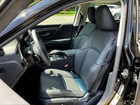Certified 2024 Lexus ES 300h w/ Premium Package FWD image 2