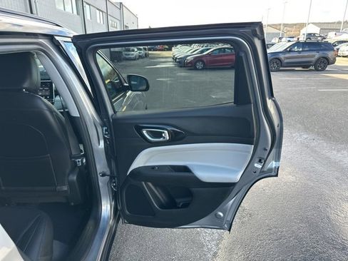 Used 2022 Jeep Compass Limited image 38