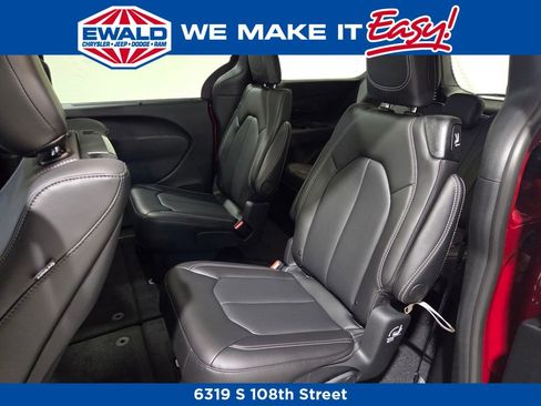 New 2026 Chrysler Pacifica Select image 10