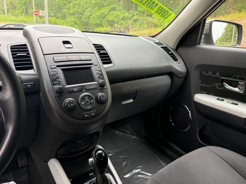 Used 2012 Kia Soul + w/ Audio Pkg FWD image 12