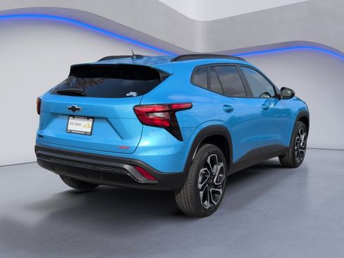 Used 2025 Chevrolet Trax RS w/ Driver Confidence Package image 3