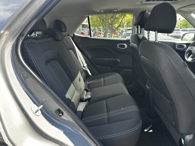Used 2022 Hyundai Venue SEL FWD image 31